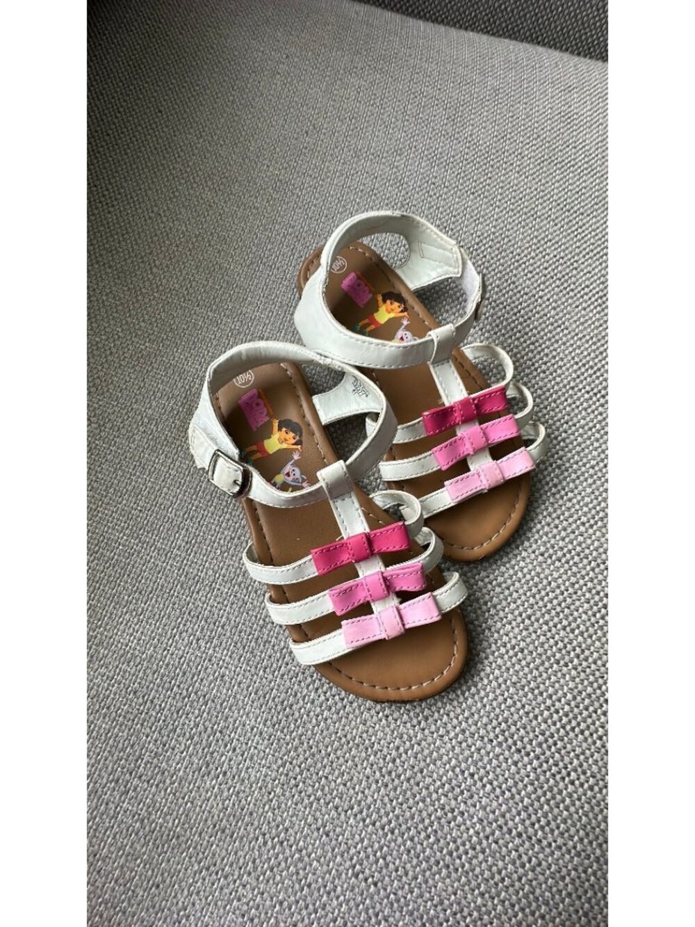 2014 Dora sandals girls size 10.5 *has some wear*